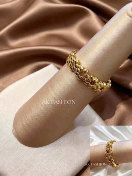 Anillo dorado de flores