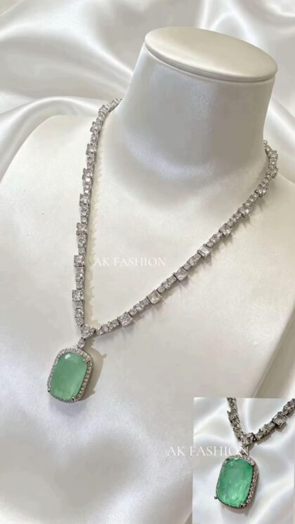 Collar de cristal hidrotermal plateado/ Verde aqua